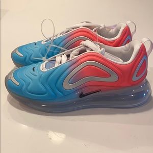 NWT Nike Air Max 720 size 7.5